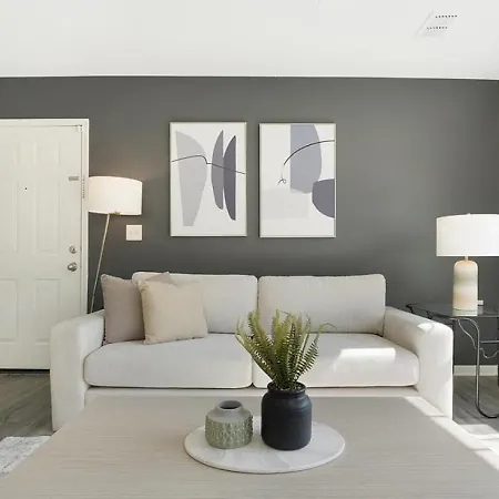 Landing At Baricelli - 1 Bedroom In University Circle